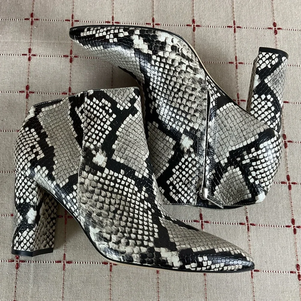 Marc Fisher “Unno” Snakeskin Embossed Ankle Boots Pointed Toe Heeled Bootie 6.5 - Picture 7 of 7